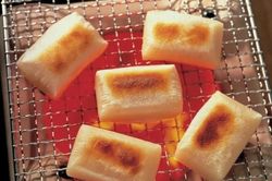 Loại bánh nhỏ xíu nhưng khiến nhiều người gặp rắc rối vì mắc nghẹn