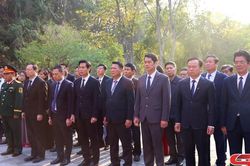 Dâng hương tưởng niệm 81 năm ngày đồng chí Tô Hiệu hy sinh