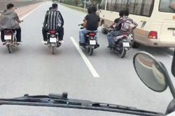 Từ 2025, người điều khiển xe máy đi dàn hàng ngang bị xử phạt tới 14 triệu đồng, trong trường hợp nào?