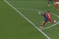 Quyết định gây tranh cãi ở trận PSG - Liverpool