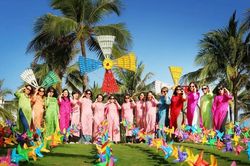 Phái đẹp Thông tấn hưởng ứng Tuần lễ áo dài: Những sắc màu tươi tắn