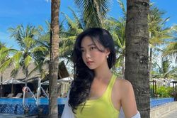Vợ Hà Đức Chinh khoe vẻ gợi cảm