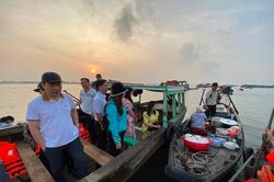 Vạn đò sông sâu