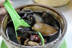 Cách nấu gà ác hầm thuốc bắc bổ dưỡng, mềm nhừ và 2 trường hợp cần hết sức lưu ý khi ăn