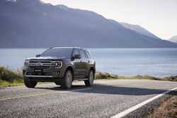 Bảng giá Ford tháng 3/2025: Cắt bớt khuyến mại, nhiều mẫu xe không còn được giảm giá