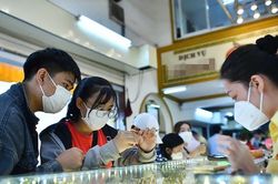 Giá vàng hôm nay 7/3/2025: Giá vàng thế giới và vàng trong nước giảm nhẹ