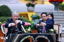 Thủ tướng Phạm Minh Chính và Thủ tướng Kyrgyzstan cùng nhau thưởng thức văn hóa càphê Việt Nam