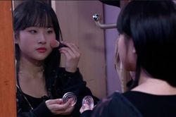 Mặt trái K-pop: Khi thực tập sinh 16 tuổi phải cân nhắc phẫu thuật thẩm mỹ