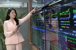 Thị trường chứng khoán tháng 2 khởi sắc, nhiều nhóm ngành bứt phá mạnh