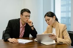 7 dấu hiệu của người giả vờ tốt bụng