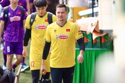 Nguyễn Filip bất ngờ xin rút, HLV Kim Sang Sik đưa Trung Kiên lên thay