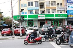 Mức phạt đối với hành vi sử dụng điện thoại khi điều khiển xe máy