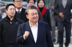 Tổng thống Hàn Quốc Yoon Suk-yeol được trả tự do, các phiên tòa xét xử vẫn tiếp tục