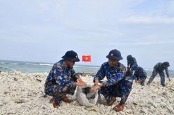 Sôi nổi ngày thứ Bảy tình nguyện ở huyện đảo Trường Sa