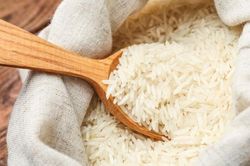 Giá giảm mạnh, Việt Nam nhập khẩu 1,24 triệu tấn gạo