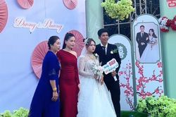 Cô dâu Bạc Liêu bị hiểu lầm lườm khách nữ dự đám cưới