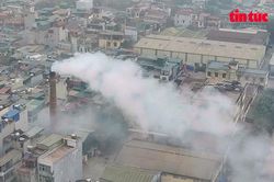 Nhà máy dệt 'vô tư' xả khói bụi vào khu dân cư