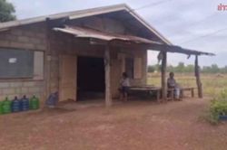 Ông bà ngoại 'đứt ruột' bỏ đứa cháu gái 1 tuổi, lý do khiến ai nghe cũng bật khóc
