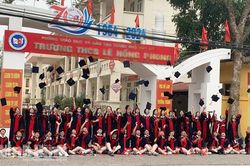 Chụp ảnh kỷ yếu vào mùa cao điểm