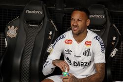Neymar nếm trái đắng đầu tiên ở Santos