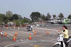 Miễn thi lý thuyết bằng xe máy A1, A cho người đã có bằng ô tô?