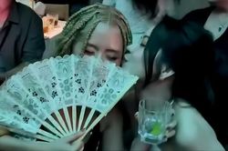 Một cặp đôi bạn thân bất ngờ tái hợp sau nhiều năm cạch mặt?