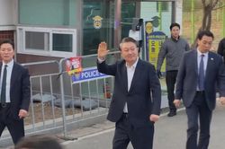 Tổng thống Yoon Suk Yeol được trả tự do