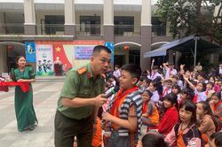 Tuyên truyền nguy cơ và cách phòng chống xâm hại trẻ em trên không gian mạng