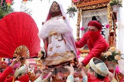 Hàng vạn người đội mưa dự lễ rước Mẫu tại Tuyên Quang