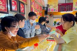 Giá vàng chiều nay 11/3/2025: Giá vàng thế giới và trong nước tăng giảm trái chiều