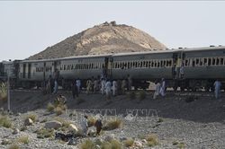 Tấn công tàu hỏa chở hàng trăm hành khách tại Pakistan