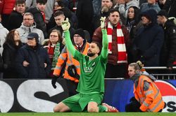 Nụ cười nhếch mép của Donnarumma