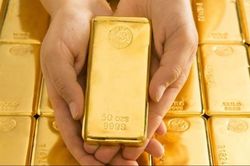 Giá vàng hôm nay 12/3/2025: Giá vàng 'được lòng' nhà đầu tư khi USD 'sụt hố', loạt yếu tố này có thể đẩy kim loại quý cao kỷ lục
