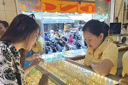 Giá vàng hôm nay 13/3/2025: Giá vàng thế giới và vàng trong nước tăng đạt kỷ lục mới