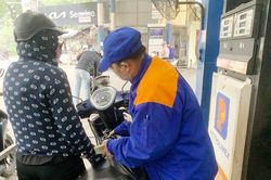 Giá xăng dầu đồng loạt giảm, RON95 còn 19.649đ/lít