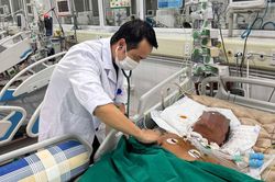 Chuyện về những bác sĩ 'xé' quy trình cứu người nguy kịch