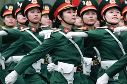Ngắm những nữ chiến sĩ Quân y xinh đẹp luyện tập diễu binh, diễu hành