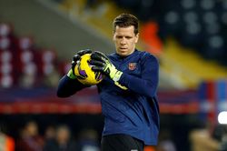 Szczesny từ chối lên tuyển