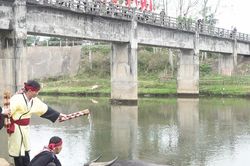 Độc đáo lễ hiến trâu tại hội đền Chín Gian
