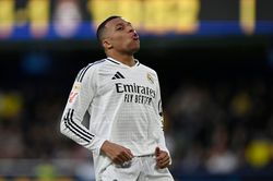 Mbappe vượt mặt Ronaldo