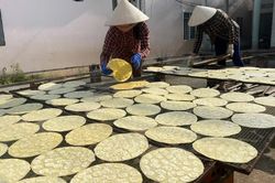 Về thăm làng nghề bánh phồng Sơn Đốc hơn trăm năm tuổi