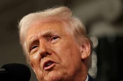 Tổng thống Trump đe dọa 'địa ngục sẽ giáng xuống' lực lượng Houthi