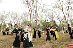 Duyên dáng người đẹp Hoa ban