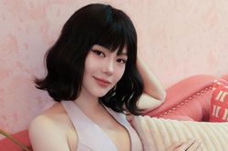 Minh Hằng khoe được chồng tặng ôtô