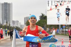 Cặp cha con cùng vô địch Bắc Ninh Legacy Marathon, thành tích của cậu bé 10 tuổi khiến dân mạng ngỡ ngàng