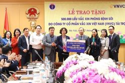 Bộ Y tế tiếp nhận tài trợ 500.000 liều vaccine phòng bệnh sởi
