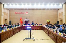 Nghệ An tập trung đốc thúc thực hiện kế hoạch năm 2025 bảo đảm mục tiêu tăng trưởng đạt 10,5%