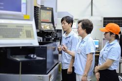 Đã đến lúc 'tháo chốt', khơi thông điểm nghẽn để kinh tế tư nhân 'cất cánh'