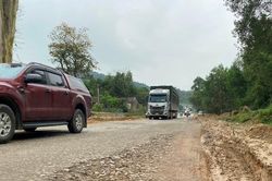 Chậm tiến độ Quốc lộ 7: Hiểm họa rình rập, nguy cơ lãng phí