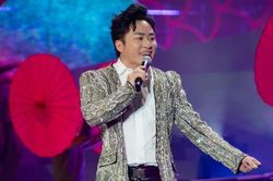 Tùng Dương bị 'quay lén' từ phía sau, khả năng hát live khiến nhiều người ngỡ ngàng